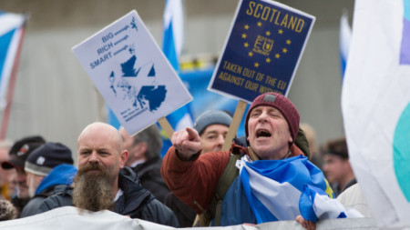 Проевропейски настроени шотландци демонстрират срещу Брекзит и излизането на Обединеното кралство от ЕС