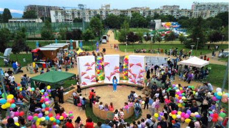 В парк „Възраждане“ често се организират събития с игри и публика