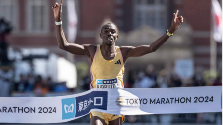 Кениец и етиопка са първи на маратона в Токио