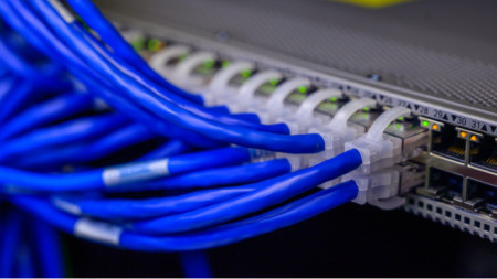 Интернет инфраструктурата под Средиземно море е толкова важна колкото и