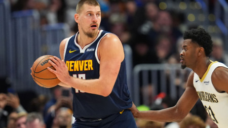 Никола Йокич (с топката) записа 