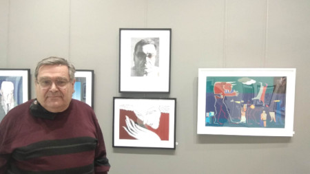 Автопортрет на художника е сред картините в изложбата