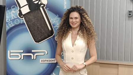Радост Стоянова