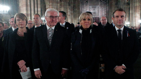 Президентите на Франция и Германия, както и техните съпруги в Страсбург по време на възпоменанието за 100 години от края на ПСВ. 