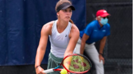 Втората поставена Гергана Топалова се класира за осминафиналите на тенис