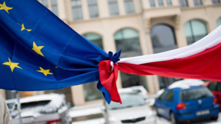 Полша заяви че ще обжалва безпрецедентното решение на Европейската комисия