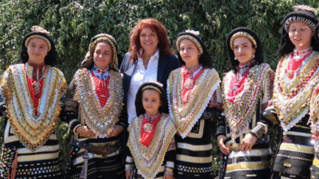 Вицепрезидентът Илияна Йотова приветства участниците в традиционния национален събор на