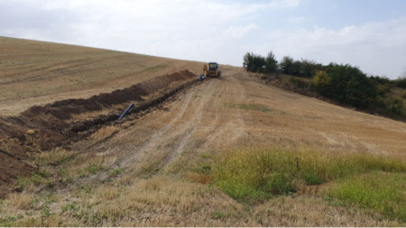 Част от сменения участък на довеждащия водопровод за Българско Сливово