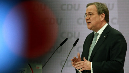 Премиерът на германската провинция Северен Рейн Вестфалия и кандидат за канцлер