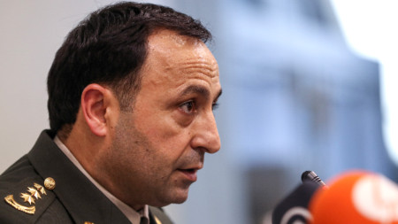 Ръководителят на пресслужбата на Министерството на отбраната на Азербайджан Анар Ейвазов говори на пресконференция в Баку, 19 септември 2023 г.