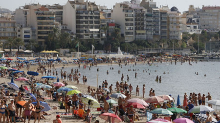 Плажът в Бенидорм, Източна Испания, 1 ноември 2022 г.