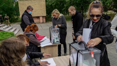 Seksion zgjedhor në të hapur për referendumin në Mariupoll, Ukrainën Lindore, 25 shtator 2022