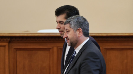 Кирил Петков и Христо Иванов в пленарната зала на парламента, 15 юни 2023 г.