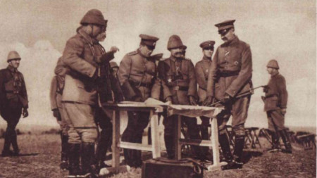 Ген. Тошев и Мустафа Хилми Коджахарзем паша наблюдават сражение около Меджидия, окръг Кюстенджа