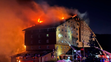 Десетки са жертвите на пожара в хотел в турски ски курорт.