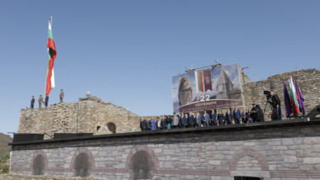 С военен ритуал беше издигнат българският флаг на крепостта 