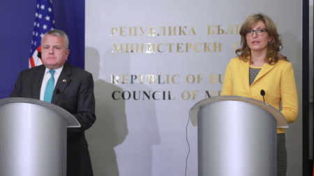 В гранитната зала на МС се проведе съвместна пресконференция на Екатерина Захариева и заместник-държавния секретар на САЩ Джон Съливан.