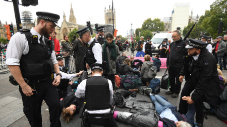 Арести на екоактивисти в Лондон