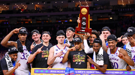 Университетът на Канзас спечели титлата в Колежанското първенство на САЩ