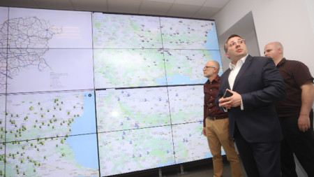 Има готовност за въвеждане на тол системата в техническа експлоатация от 16 август, обяви заместник-регионалният министър Николай Нанков