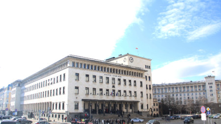 The Bulgarian National Bank warns of a significant raise in interest rates on loans and deposits.