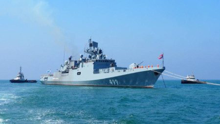 Руският черноморски флот започна учения в Черно море с използването