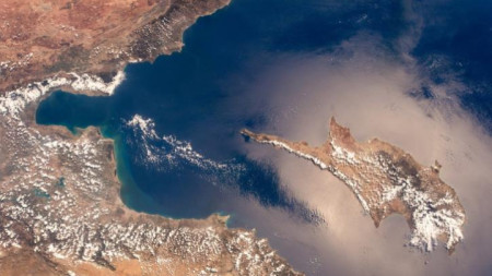 Кипър от Космоса през погледа на германския астронавт Александър Герст /Alexander Gerst/ от Европейската космическа агенция, октомври 2018 г.  Снимката е публикувана от него в социалните медии.