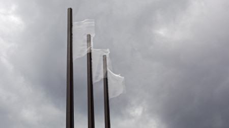 Инсталацията „Свободни знамена“ е първата от серия идеи, които ще преобразят пространството пред НДК