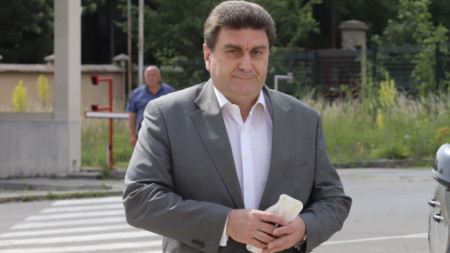 Валентин Златев се насочва към Специализираната прокуратурата за разпит като свидетел. 