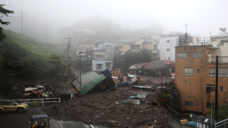 Двама души са загинали в Япония след като проливни дъждове
