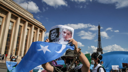 Протест в защита на уйгурите в Париж