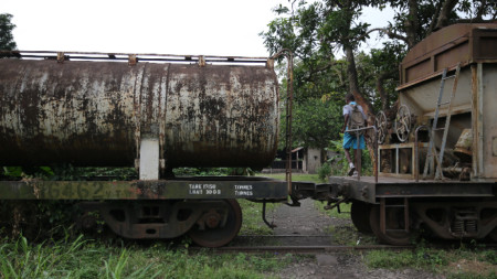 Изоставен товарен влак край Лагос, Нигерия, 17 февруари 2022 г.