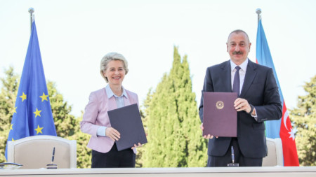 Председателят на ЕК Урсула фон дер Лайен и президентът на Азербайджан Илхам Алиев в Баку, 18 юли 2022 г.