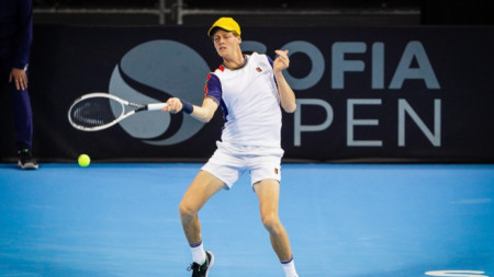 Италианският тенисист Яник Синер започна по най добрия начин защитата на