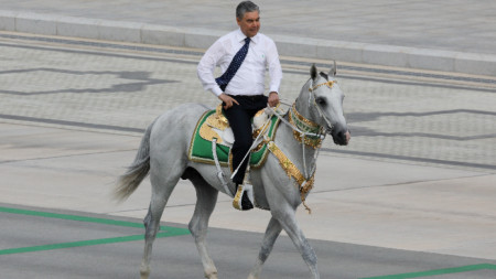 Туркменистан изненадващо обяви днес предсрочни президентски избори на 12 март