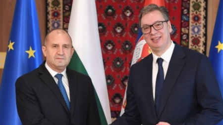 Сръбският президент Александър Вучич (вдясно) и българският държавен глава Румен Радав проведоха среща в Ниш - 10 декември 2023 г.