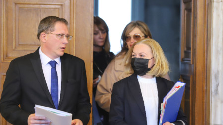 В Комисията по конституционни и правни въпроси на НС отправиха актуални въпроси към министъра на правосъдието Надежда Йорданова.