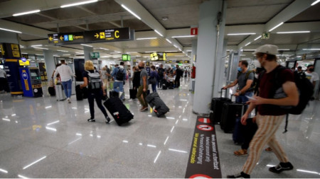 От днес Испания ще позволи пристигането на туристи от няколко държави извън Европейския съюз