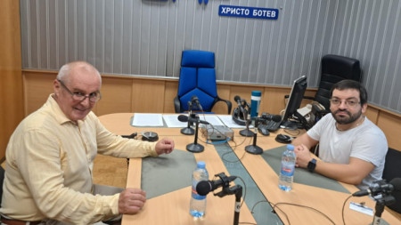 доц. Петко Христов (вляво) и гл. ас. Стамен Кънев