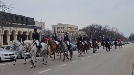 Парад на жокеи и коне в Шумен в навечерието на Тодоровден