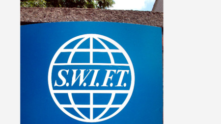 ЕС изключва от системата SWIFT 7 руски банки Откритие