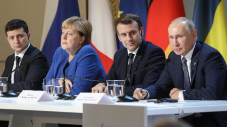 Пресконференцията на Володимир Зеленски, Ангела Меркел, Еманюел Макрон и Владимир Путин след срещата им в Париж.