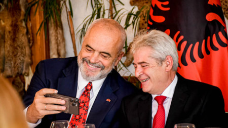 Али Ахмети (вдясно) и премиерът на Албания Еди Рама, архив.