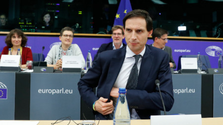 Бившият нидерландски външен министър Вопке Хукстра, номиниран за еврокомисар за климата, на изслушването в комисията по околна среда на Европейския парламент в Страсбург, Франция, 2 октомври 2023 г. 