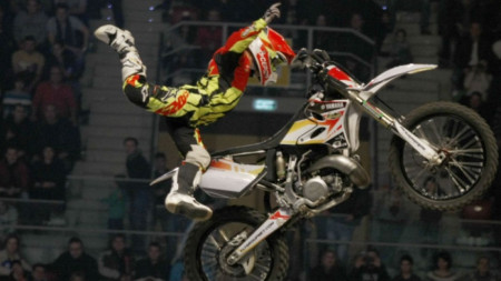 Финалът на световния шампионат по мотокрос фристайл „Вечерта на скоковете“  със социална кауза