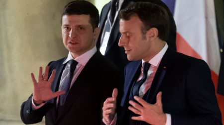 Президентите на Украйна Володомир Зеленски (вляво) и на Франция Еманюел Макрон на среща в Елисейския дворец - 10 декември 2019