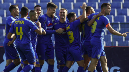 Футболистите на Крумовград продължават с отличното си представяне в първа лига