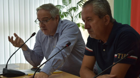 Разяснителната среща с кметовете на селата от Сливенско бе свикана от областния управител Чавдар Божурски.