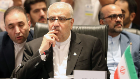 Иранският министър на петрола Джавад Оуджи обяви в сряда че