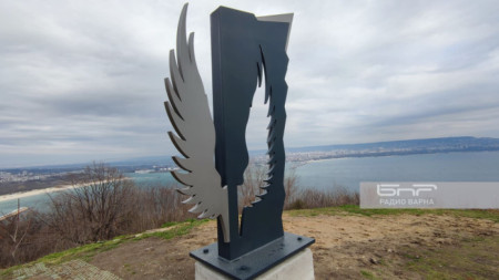 Монумент на загиналите мотоциклетисти край Варна, издигнат през април 2021
